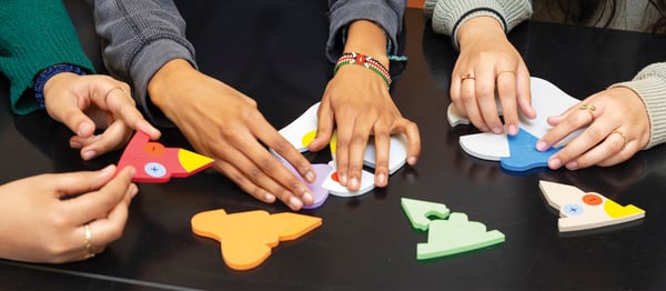 7P0A0335_EAK Hands_RGB