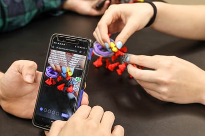 ARCV_A_hands_phone_antibody